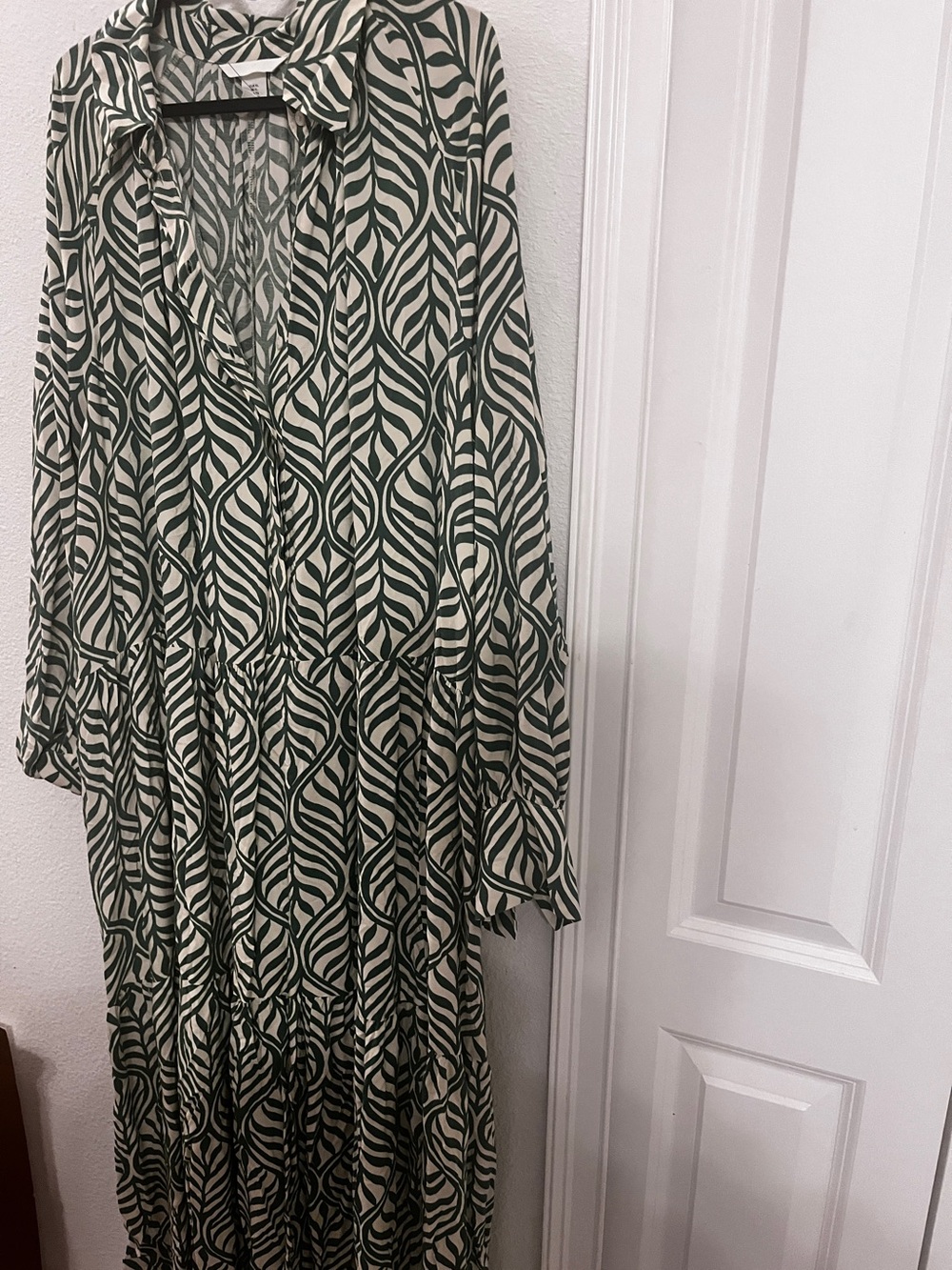 H&M Women’s XL Green White Tropical Leaf Print Shirt Dress Long Sleeve Button